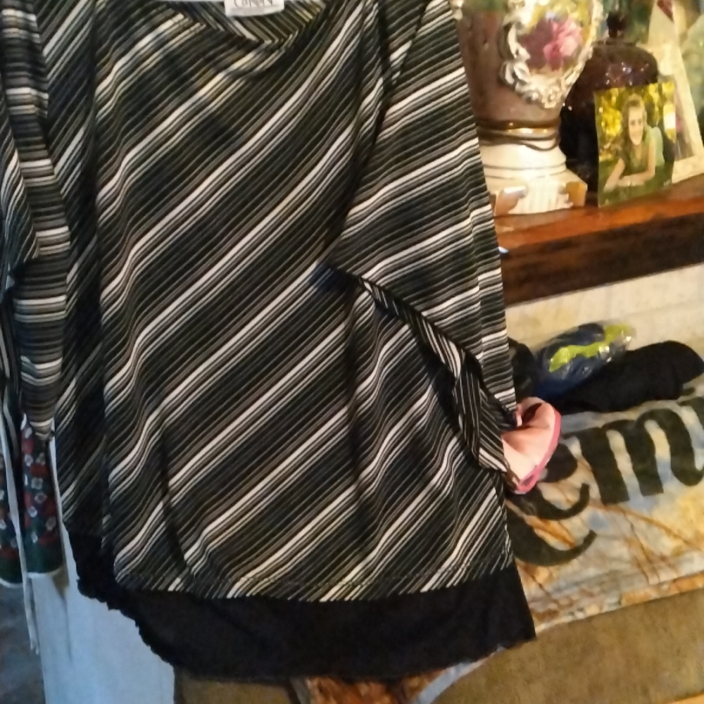 2X CaRan black white stripe 3/4 sleeve Top (tamyb)